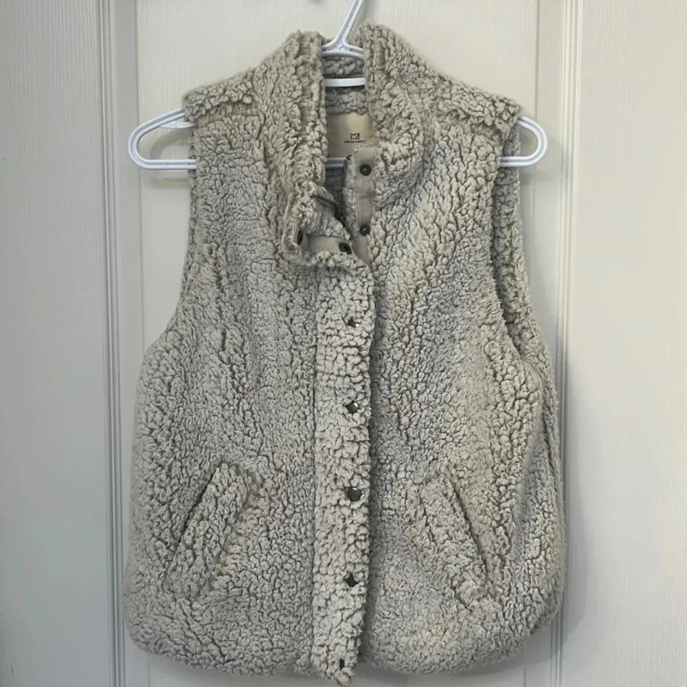Thread & Supply Faux Fur Cozy Warm Sherpa Vest | Size  XS Ivory
